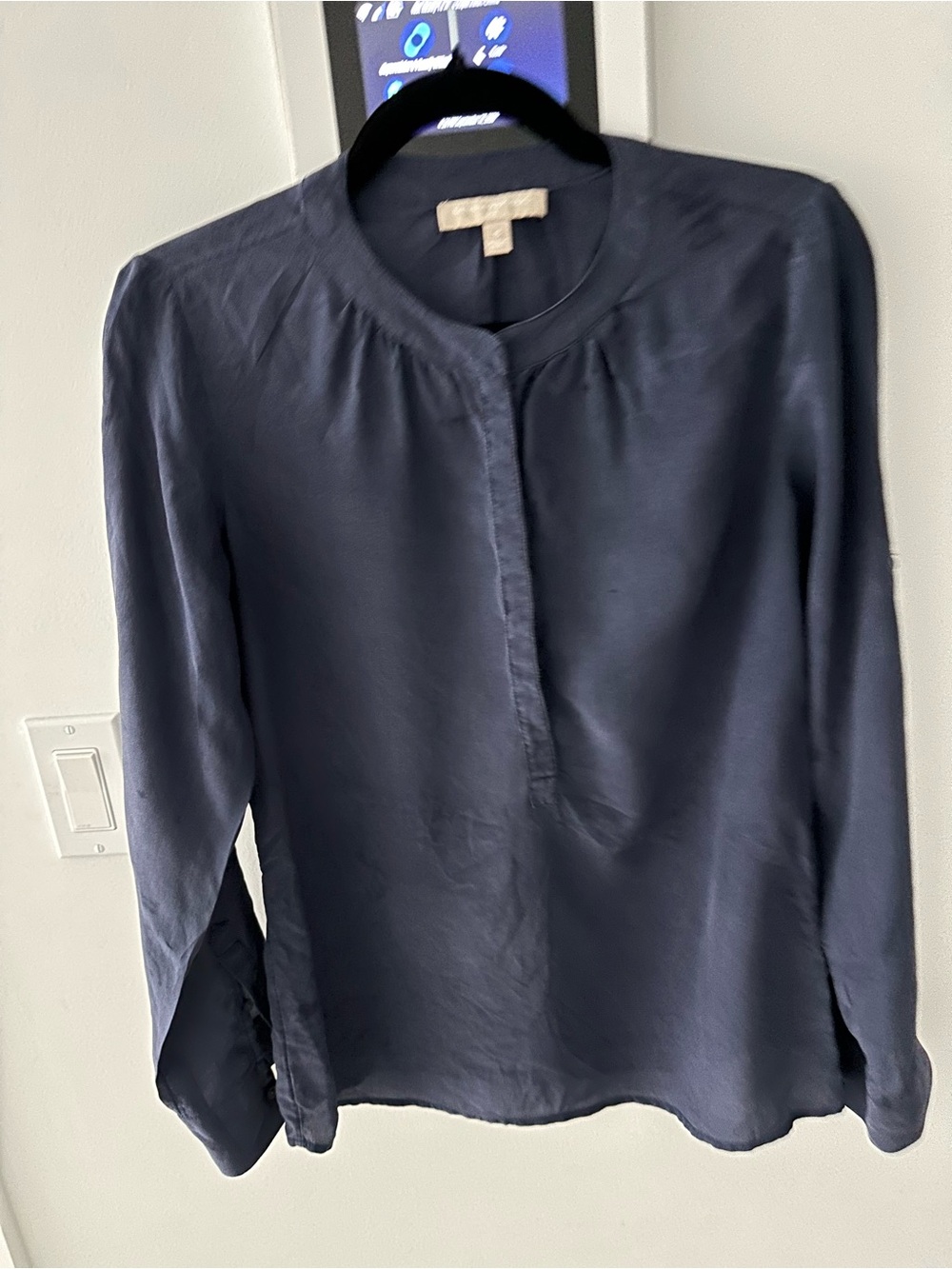 Banana Republic Navy Button-Front Long-Sleeve Shirt silk
